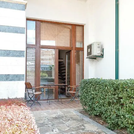 Private In Emerald Apartment