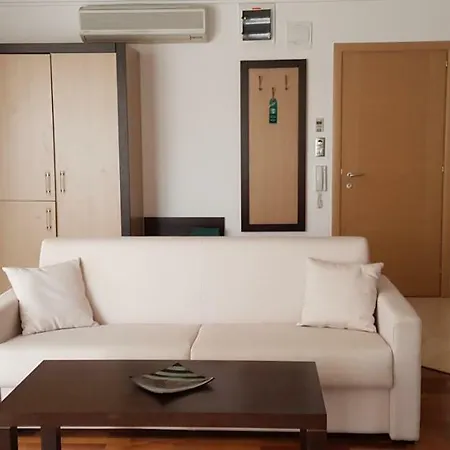 Apartment Private In Emerald