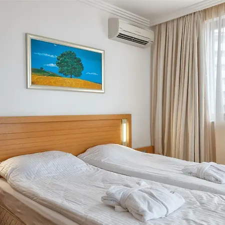 Private In Emerald Apartament